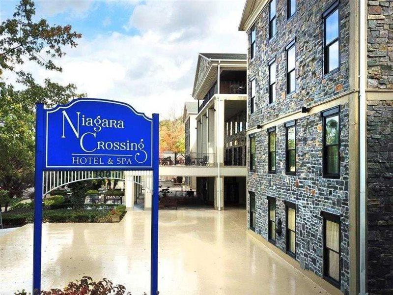 Niagara Crossing Hotel And Spa Люистън Екстериор снимка