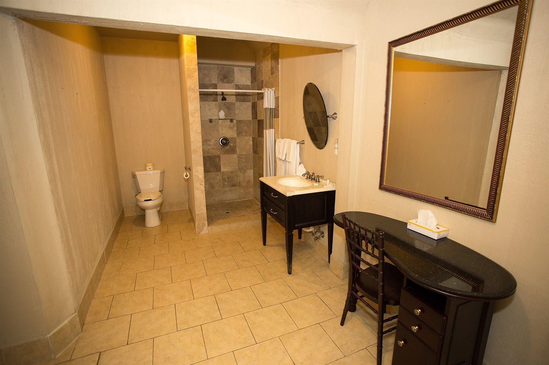 Niagara Crossing Hotel And Spa Люистън Екстериор снимка