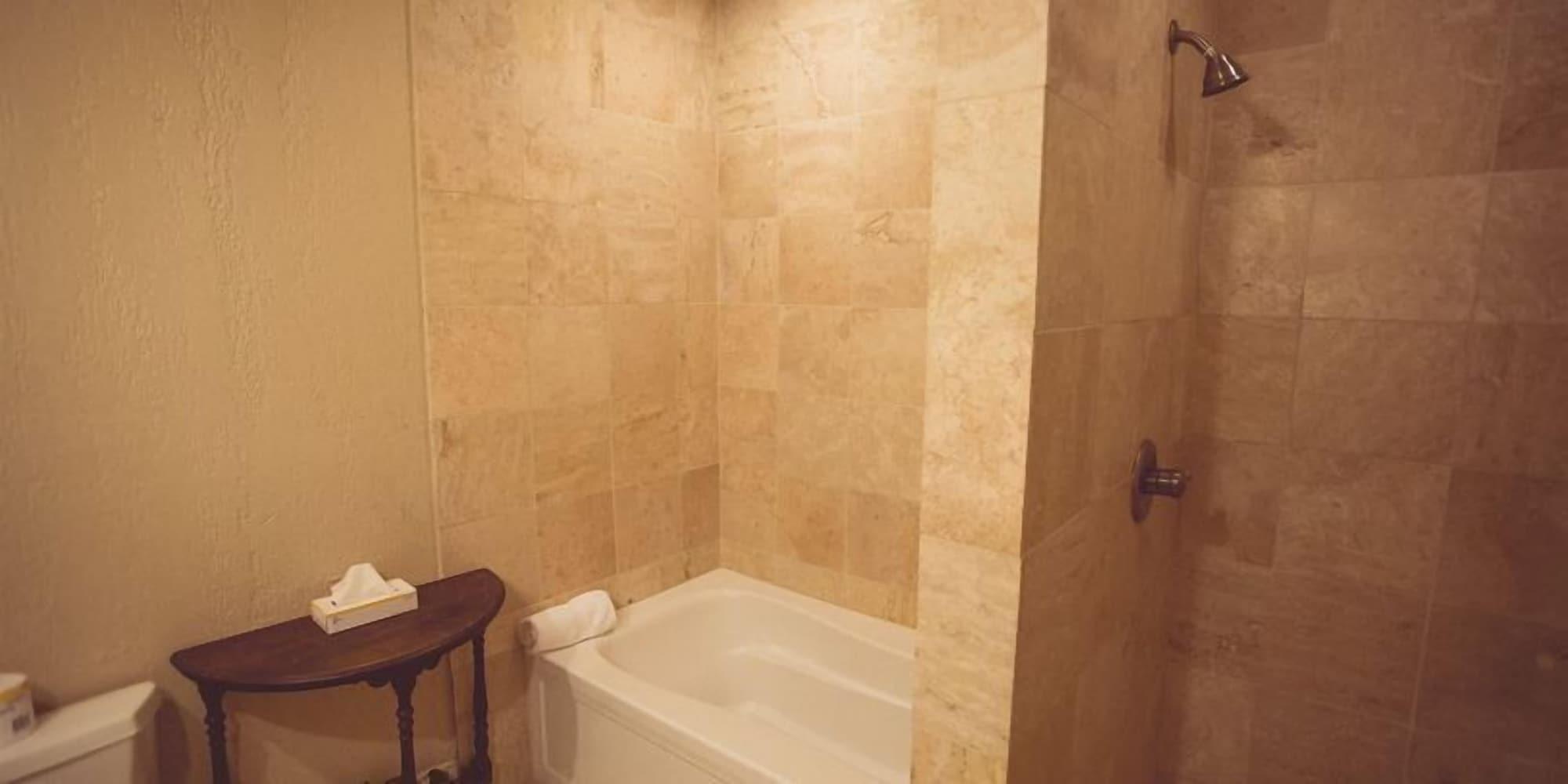 Niagara Crossing Hotel And Spa Люистън Екстериор снимка