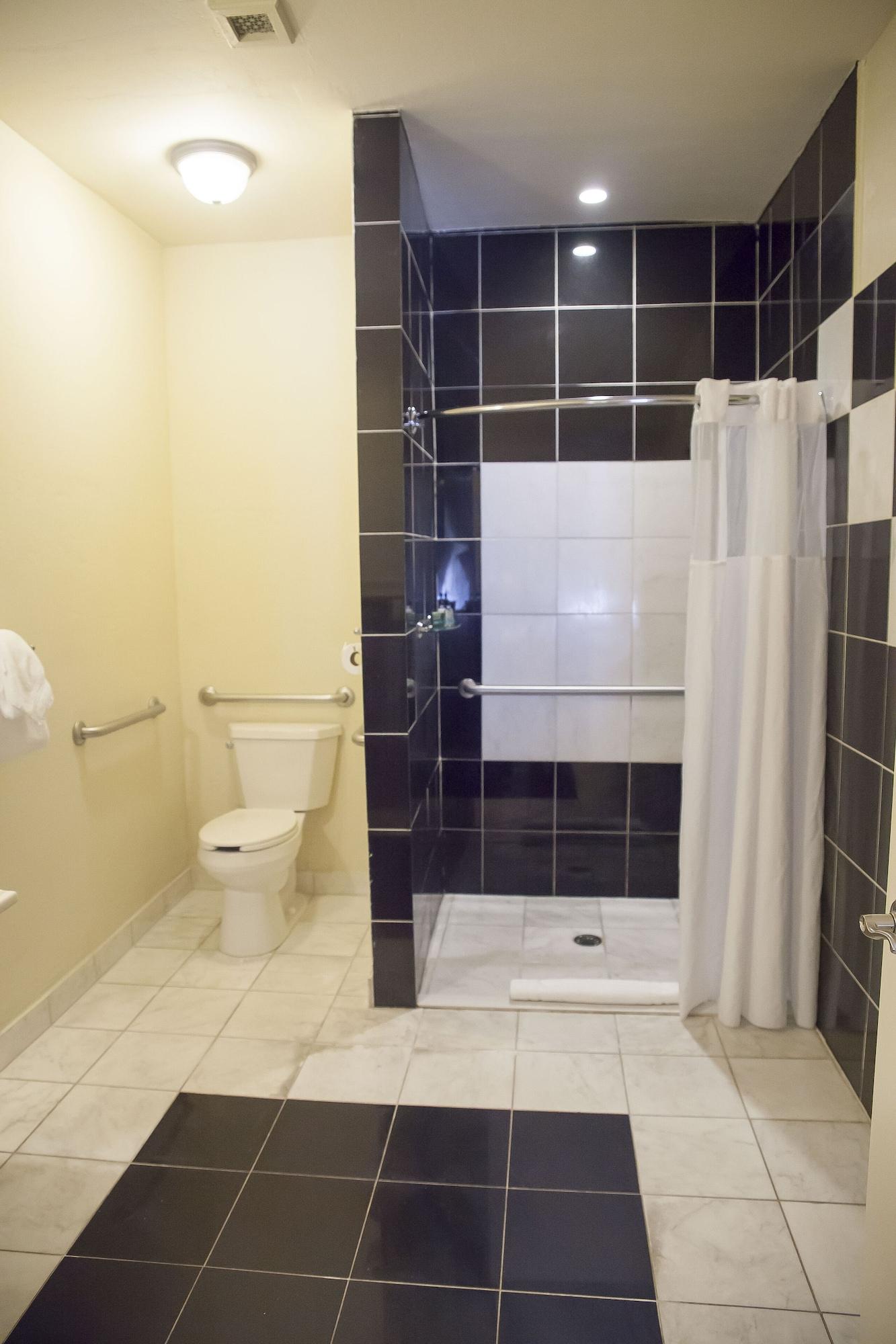 Niagara Crossing Hotel And Spa Люистън Екстериор снимка