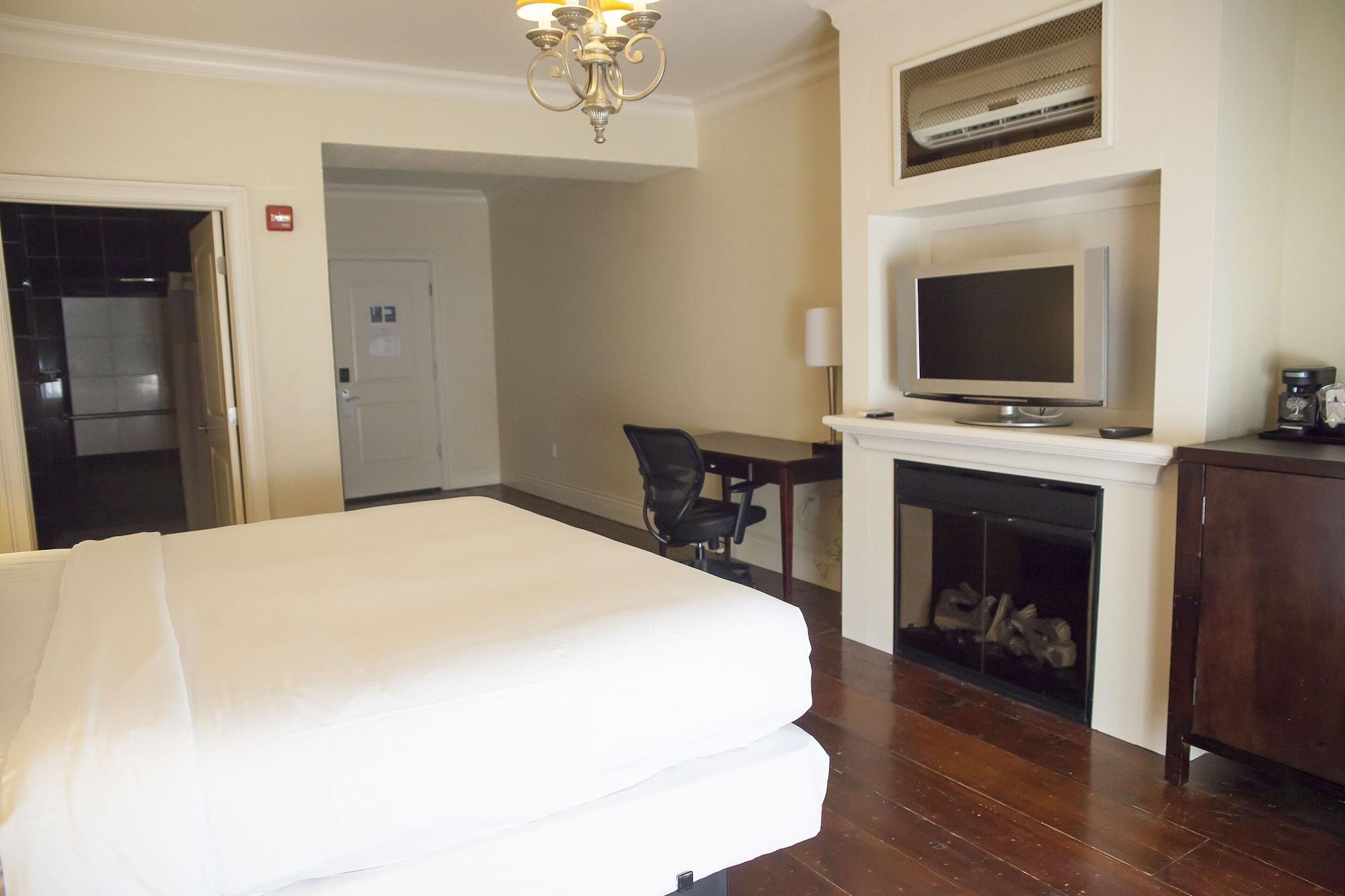 Niagara Crossing Hotel And Spa Люистън Екстериор снимка