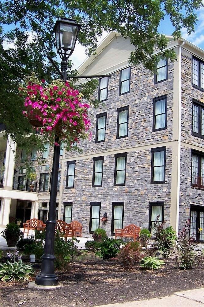 Niagara Crossing Hotel And Spa Люистън Екстериор снимка