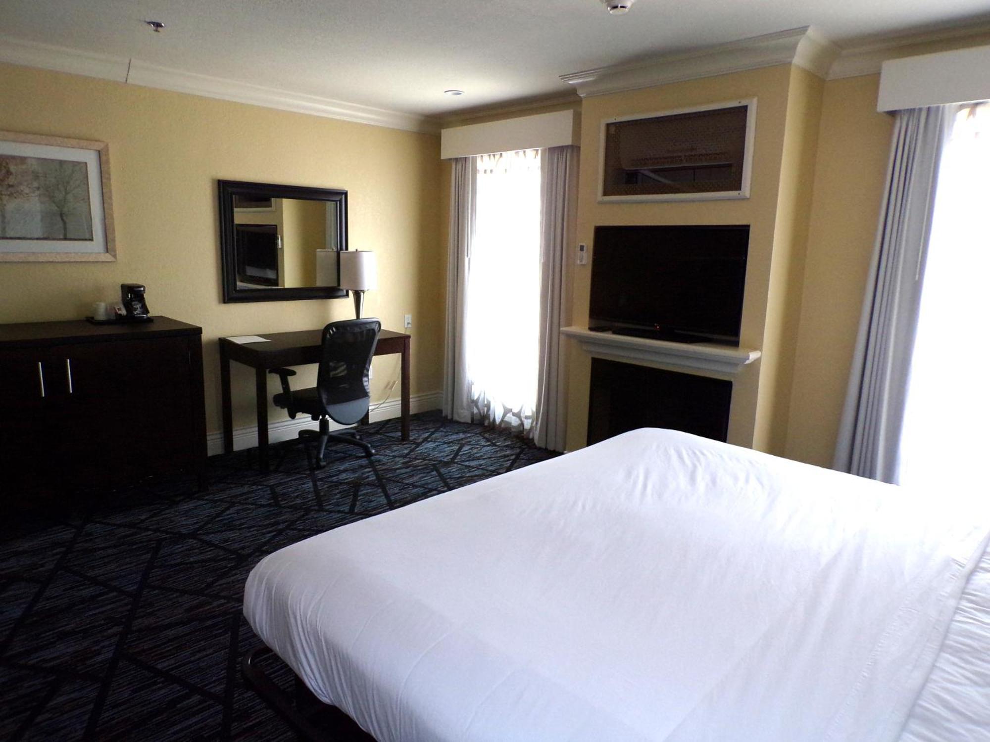 Niagara Crossing Hotel And Spa Люистън Екстериор снимка