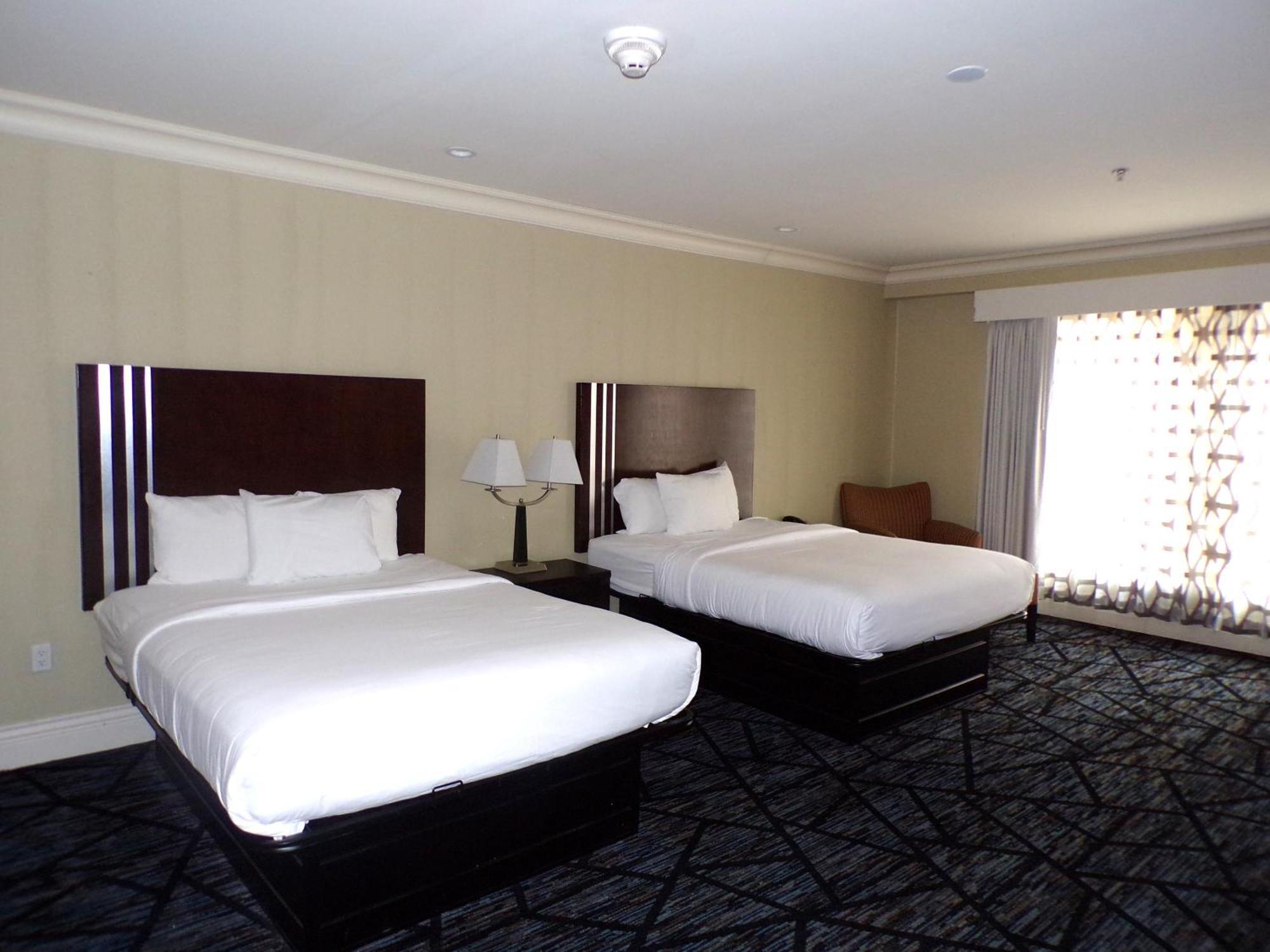 Niagara Crossing Hotel And Spa Люистън Екстериор снимка