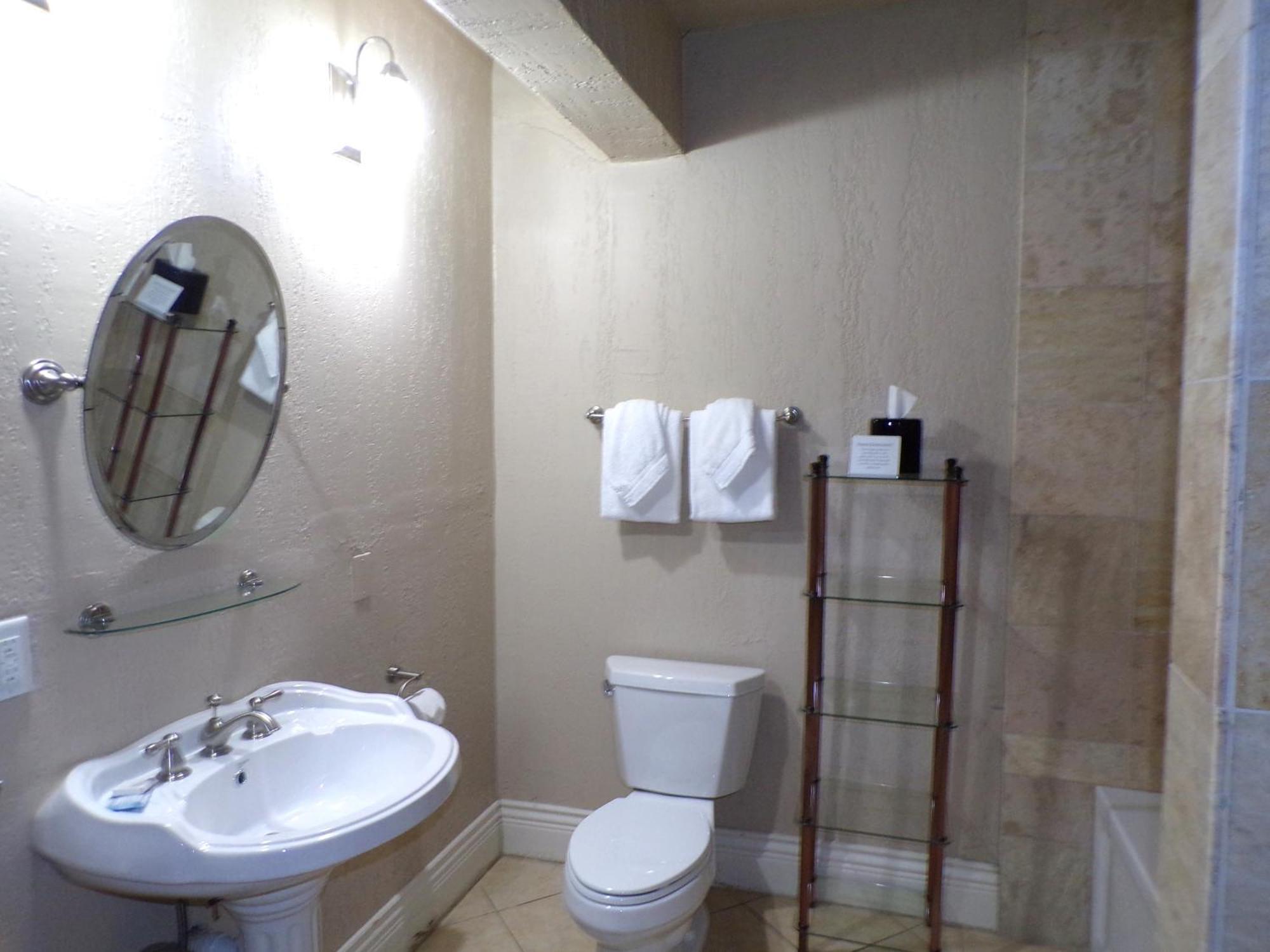 Niagara Crossing Hotel And Spa Люистън Екстериор снимка
