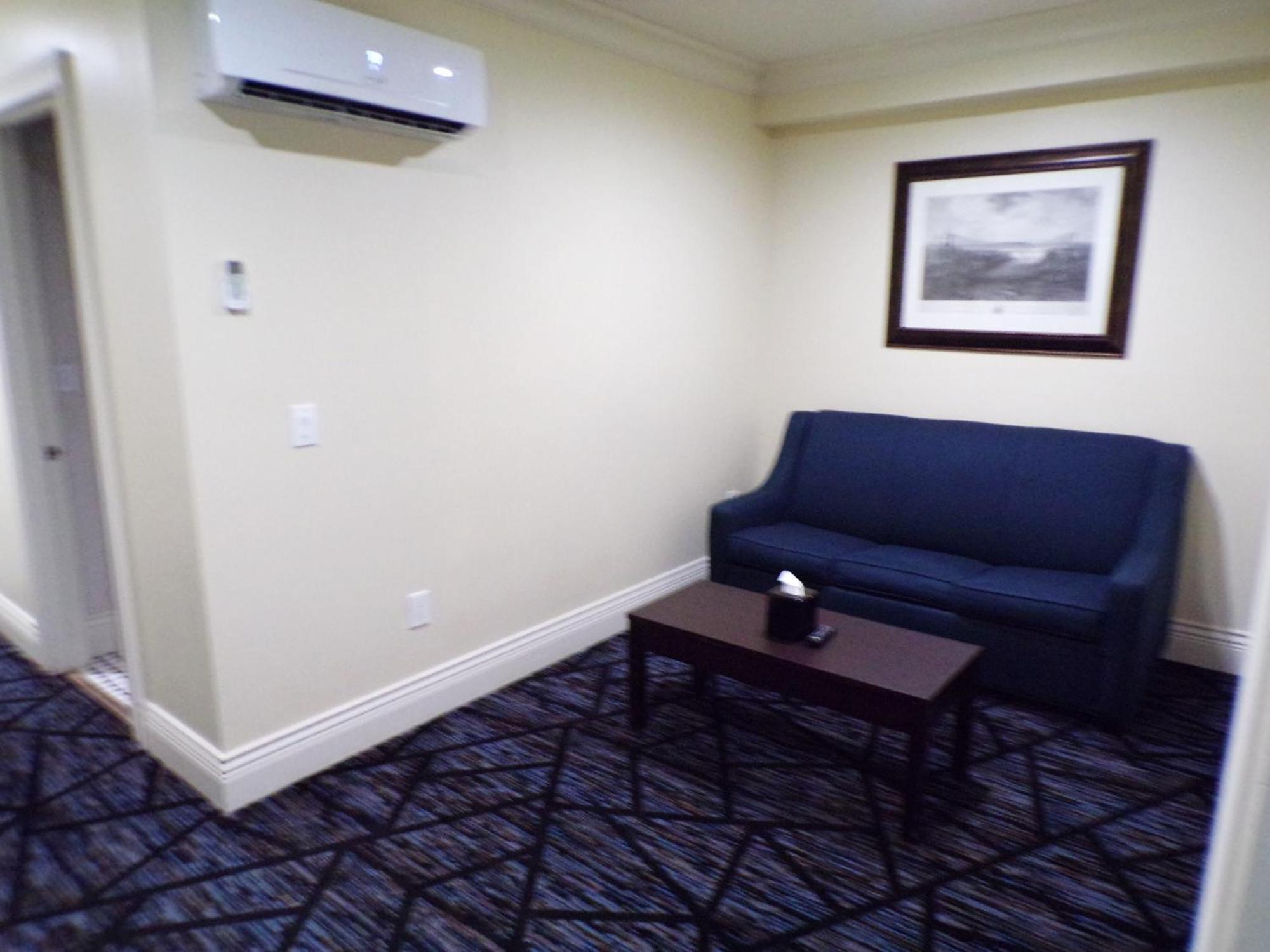 Niagara Crossing Hotel And Spa Люистън Екстериор снимка