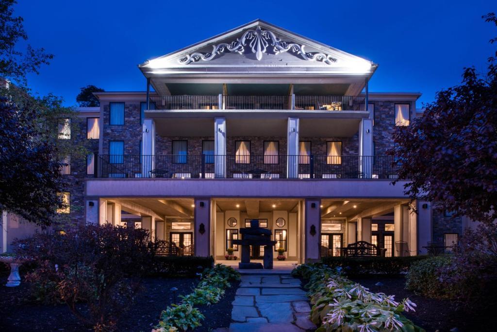 Niagara Crossing Hotel And Spa Люистън Екстериор снимка