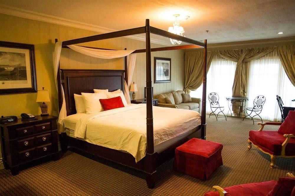 Niagara Crossing Hotel And Spa Люистън Екстериор снимка