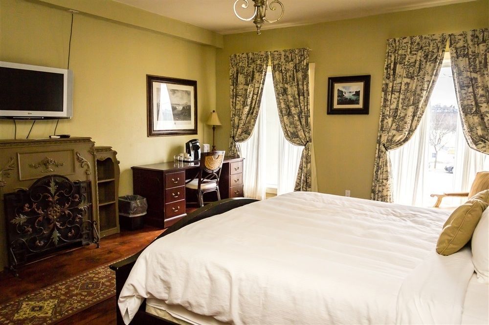 Niagara Crossing Hotel And Spa Люистън Екстериор снимка