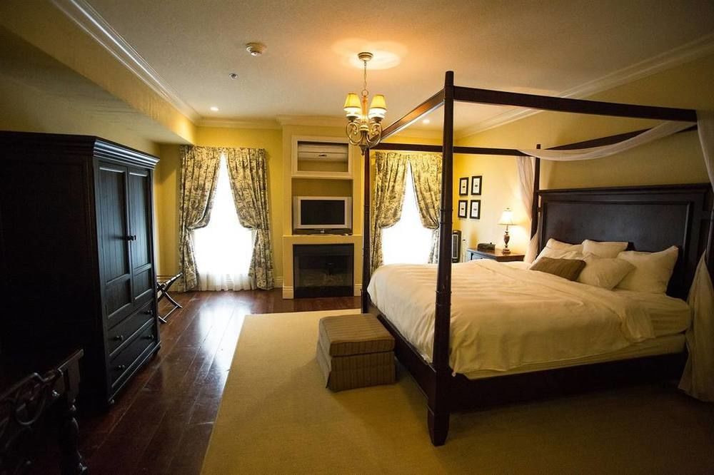 Niagara Crossing Hotel And Spa Люистън Екстериор снимка