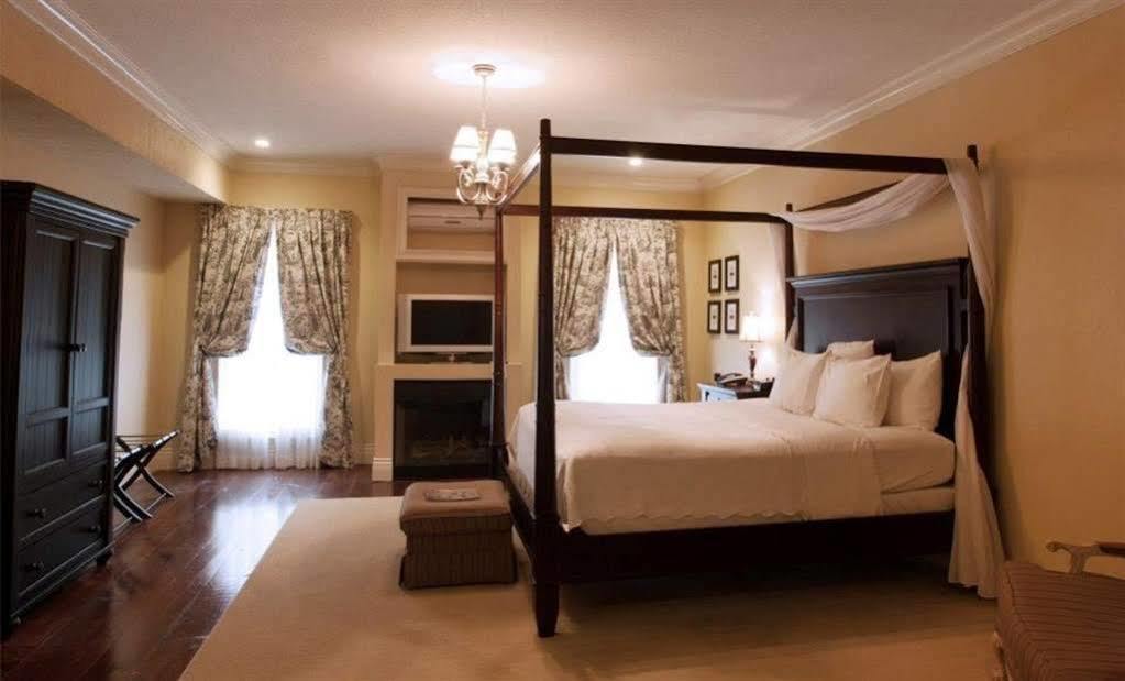 Niagara Crossing Hotel And Spa Люистън Екстериор снимка
