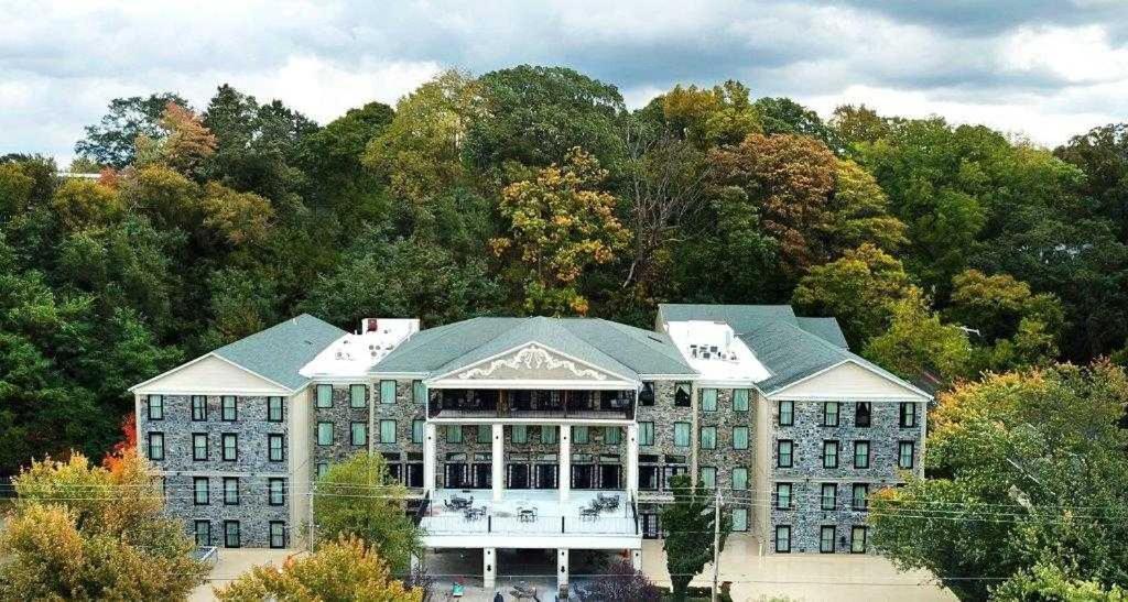 Niagara Crossing Hotel And Spa Люистън Екстериор снимка